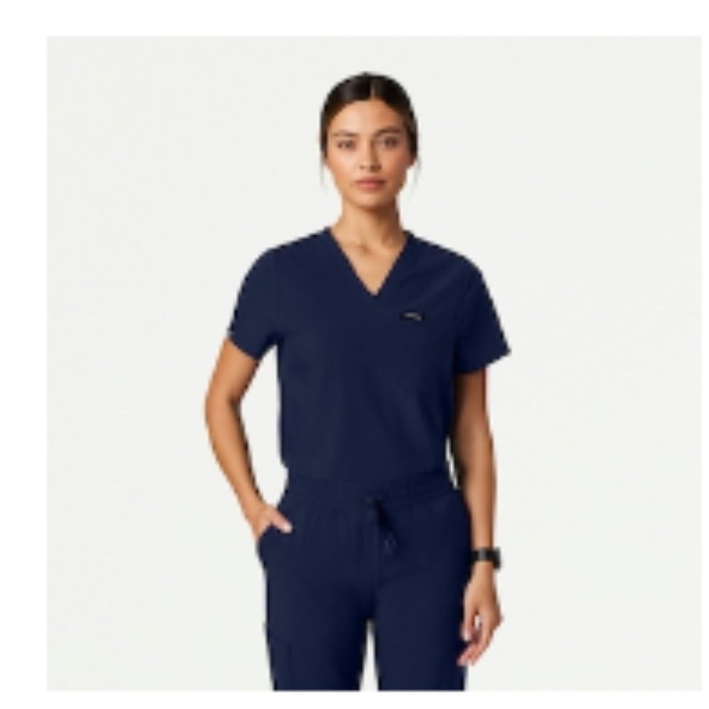 SCRUB TOP